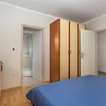 Front In Apartmán Pinezići